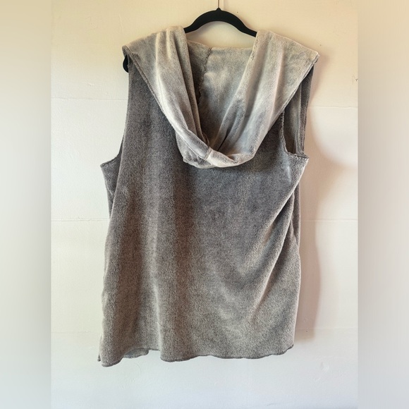 Bit and Bridle women’s XL equestrian southwestern open front hooded vest - Picture 6 of 7